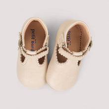 Load image into Gallery viewer, PETIT NORD - Baby Scallop T-Bar (Cream)