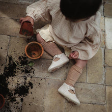 Load image into Gallery viewer, PETIT NORD - Baby Scallop T-Bar (Cream)