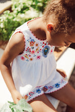 將圖片載入圖庫檢視器 Loiuse Misha - 白色棉紗刺繡上衣 2Y, 6Y