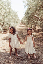 將圖片載入圖庫檢視器 Louise Misha - 白色蕾絲洋裝 2Y, 4Y, 6Y