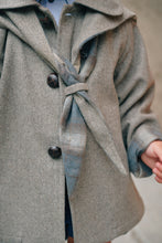 將圖片載入圖庫檢視器 Maison Marelle - 可拆式披肩羊毛外套 Voltaire - Chevron Stone