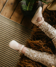 Load image into Gallery viewer, PETIT NORD - Baby Scallop T-Bar (Cream)