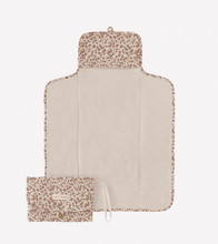 Load image into Gallery viewer, Main Sauvage - Changing pad | hibiscus