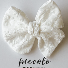 Load image into Gallery viewer, White Floral 蝴蝶結髮帶