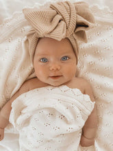 Load image into Gallery viewer, 牛奶洞洞毯子