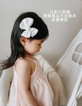 Load image into Gallery viewer, White Floral 蝴蝶結髮帶