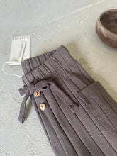 Load image into Gallery viewer, Guapoo - 羅文褲子 (Brown)