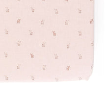 Load image into Gallery viewer, Pehr- 嬰兒床單 - Hatchling Fawn (Pink)
