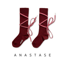 Load image into Gallery viewer, [預購] Collegien | Anastasie - Lace-up Ribbed Knee Socks - Bordeaux
