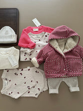 Load image into Gallery viewer, [預購] Guapoo - 可反穿毛絨絨外套 Creamy Silk
