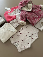 Load image into Gallery viewer, [預購] Guapoo - 可反穿毛絨絨外套 Creamy Silk
