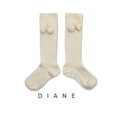 將圖片載入圖庫檢視器 Collegien | Diane - Ribbed Knee Socks with Pom Poms - Lamb
