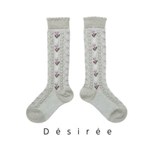 Load image into Gallery viewer, [預購] Collegien | Désirée - Jacquard Hearts Knee-high Sock - Gris Perle
