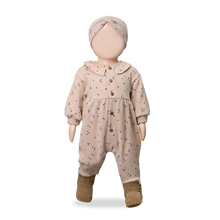 將圖片載入圖庫檢視器 Baby doll wearing a pink floral outfit and headband on a white background
