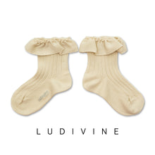 Load image into Gallery viewer, [預購] Collegien | Ludivine - Ribbed Ankle Socks with Ruffle (Lamb)
