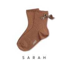 將圖片載入圖庫檢視器 [預購] Collegien | Sarah- Ribbed Ankle Socks with Velvet Bow - Mocha
