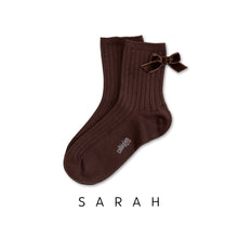 將圖片載入圖庫檢視器 [預購] Collegien | Sarah- Ribbed Ankle Socks with Velvet Bow - Chocolate Milk
