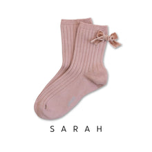 Load image into Gallery viewer, [預購] Collegien | Sarah- Ribbed Ankle Socks with Velvet Bow - Old Rose
