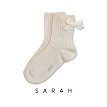 Load image into Gallery viewer, [預購] Collegien | Sarah- Ribbed Ankle Socks with Velvet Bow - Lamb
