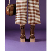Load image into Gallery viewer, [預購] Collegien | Sarah- Ribbed Ankle Socks with Velvet Bow - Lamb
