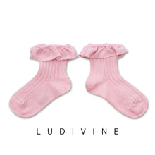 將圖片載入圖庫檢視器 [預購] Collegien | Ludivine - Ribbed Ankle Socks with Ruffle (Sugar Rose
