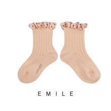 Load image into Gallery viewer, Collegien | Emilie - Polka Dots Ruffle Ankle Socks (Sorbet)
