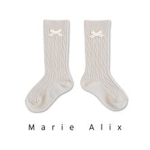 將圖片載入圖庫檢視器 [預購] Collegien | Marie Alix - 花蝴蝶結羊毛長襪 Lamb

