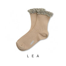 Load image into Gallery viewer, Collegien | Lea - Ribbed Socks with Leopard Hearts - Sable
