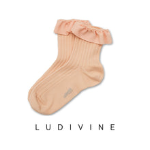 Load image into Gallery viewer, [預購] Collegien | Ludivine - Ribbed Ankle Socks with Ruffle (Sorbet)
