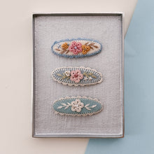 將圖片載入圖庫檢視器 Angelabon 刺繡髮夾
