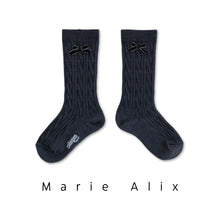 將圖片載入圖庫檢視器 [預購] Collegien | Marie Alix - 花蝴蝶結羊毛長襪 Volvic
