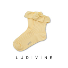 將圖片載入圖庫檢視器 [預購] Collegien | Ludivine - Ribbed Ankle Socks with Ruffle (Lemon)
