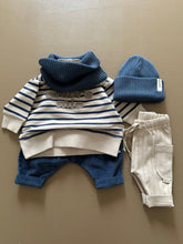 Load image into Gallery viewer, Guapoo - 衛衣 (藍條紋 Amore Mio)
