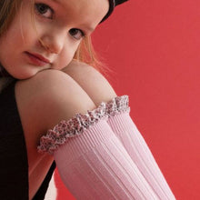 Load image into Gallery viewer, Collegien | Chantal - Ribbed Knee-high Socks with Leopard Hearts Ruffle - Lamb
