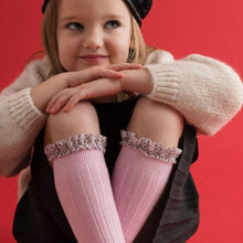 Load image into Gallery viewer, Collegien | Chantal - Ribbed Knee-high Socks with Leopard Hearts Ruffle - Lamb
