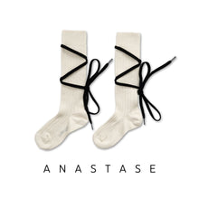 將圖片載入圖庫檢視器 [預購] Collegien | Anastasie - Lace-up Ribbed Knee Socks - Lamb
