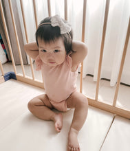 Load image into Gallery viewer, Daisy 小菊花蝴蝶結頭飾
