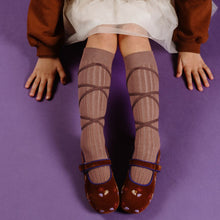 將圖片載入圖庫檢視器 [預購] Collegien | Anastasie - Lace-up Ribbed Knee Socks - Lamb
