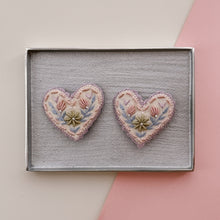 Load image into Gallery viewer, Angelabon 刺繡髮夾 (紫 Heart)

