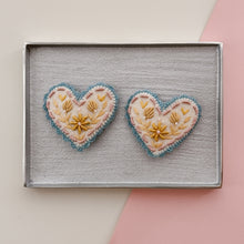 將圖片載入圖庫檢視器 Angelabon 刺繡髮夾 (藍 Heart)
