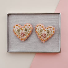 將圖片載入圖庫檢視器 Angelabon 刺繡髮夾 (粉 Heart)
