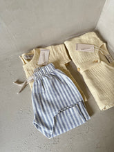 Load image into Gallery viewer, Guapoo - Muslin T-Shirt | Soft Yellow
