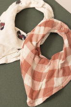 將圖片載入圖庫檢視器 Studio Boheme -  Abel Bandana Bib (Pink Gingham)
