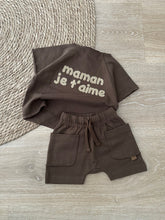 Load image into Gallery viewer, Guapoo - Cozy T-Shirt | Chocolate
