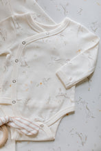 Load image into Gallery viewer, Pehr - Long Sleeve Kimono Bodysuit (Field of Dreams) 12-18M
