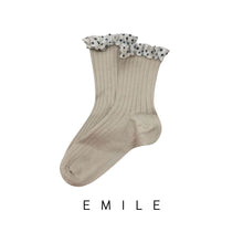 Load image into Gallery viewer, Collegien | Emilie - Polka Dots Ruffle Ankle Socks (Pearl Grey)

