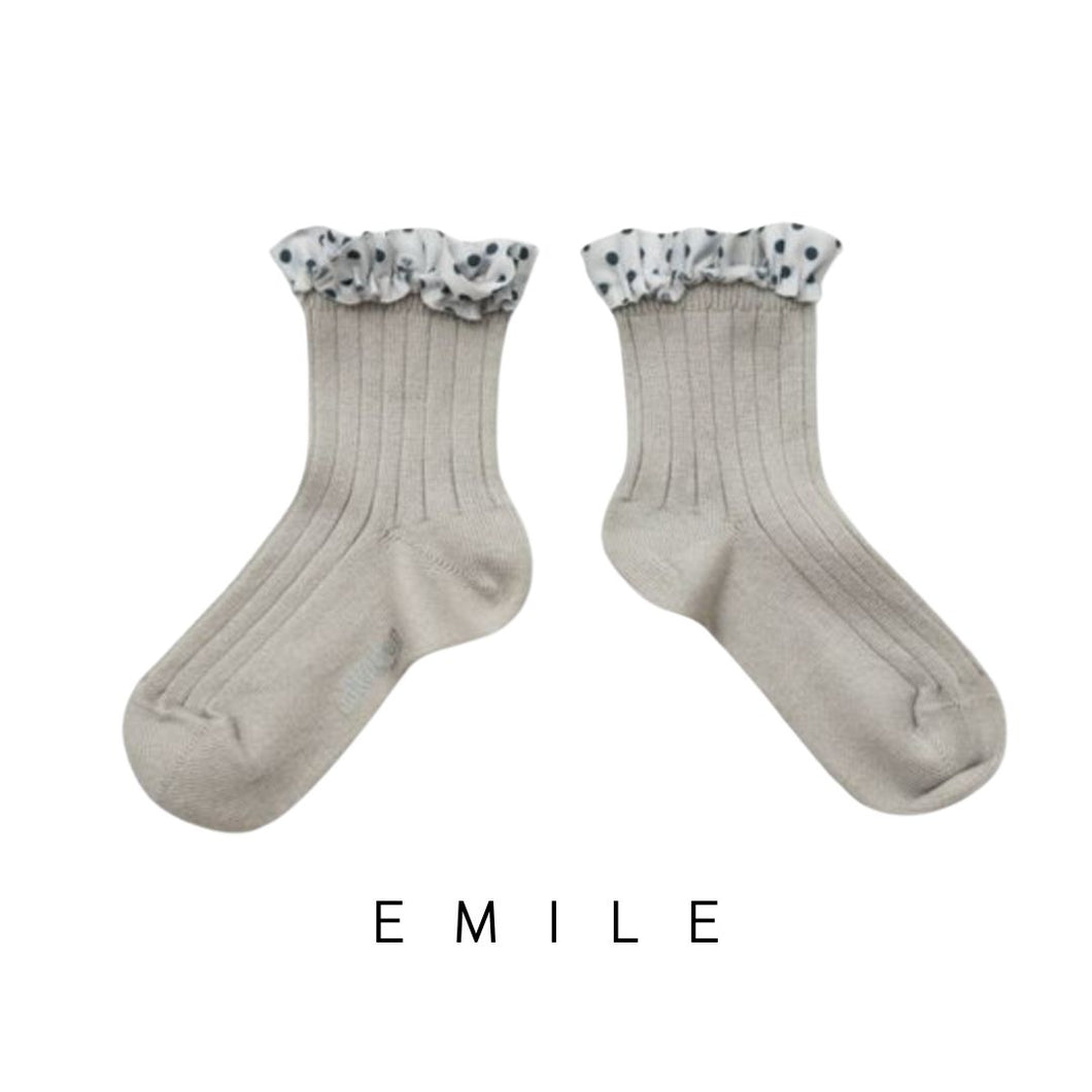 Collegien | Emilie - Polka Dots Ruffle Ankle Socks (Pearl Grey)