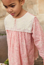將圖片載入圖庫檢視器 Louise Misha - 方領刺繡洋裝 (粉) 2-5Y
