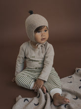 Load image into Gallery viewer, Organic Zoo - Oatmeal Charcoal Contrast Tassel Hat
