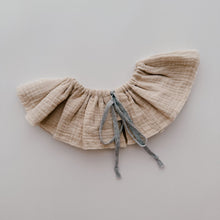 Load image into Gallery viewer, 日本 Hibi - 噓噓蝴蝶結口水巾 (Greige)
